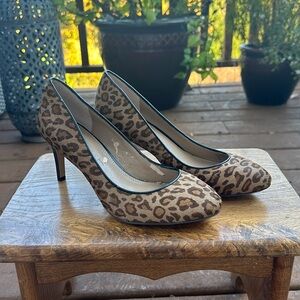 Banana Relublic Dyed Calf Hair Cheetah Print Size 7 Pumps Heels
